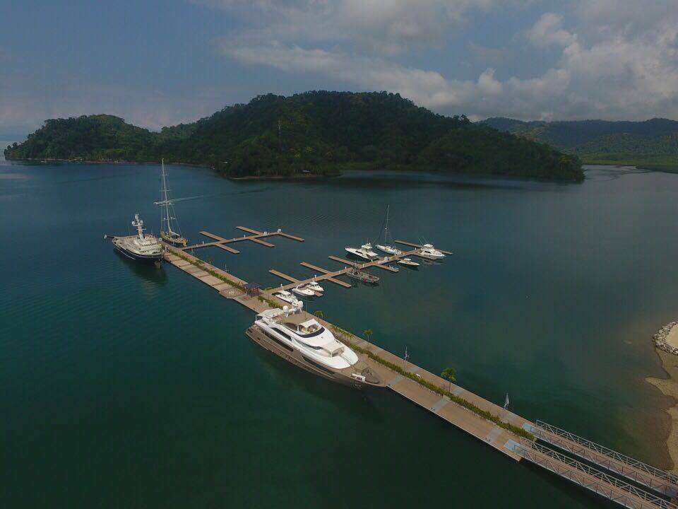 Muelles y estructuras flotantes